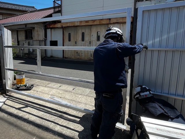 工場の扉　修繕工事